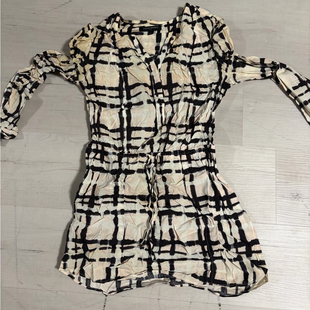 Banana Republic Black and Cream Long Sleeve Dress